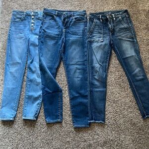 THREE pair of American Eagle Next Level Stretch skinny jeans